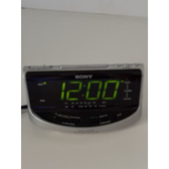 Sony Dream Machine Digital Alarm Clock AM FM Radio Large Display Silver ICF-C492 - Picture 1 of 6